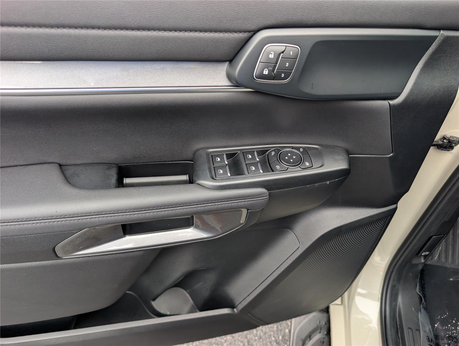 Used 2025 Ford Ranger Lariat w/ FX4 Off-Road Package AWD/4WD image 19