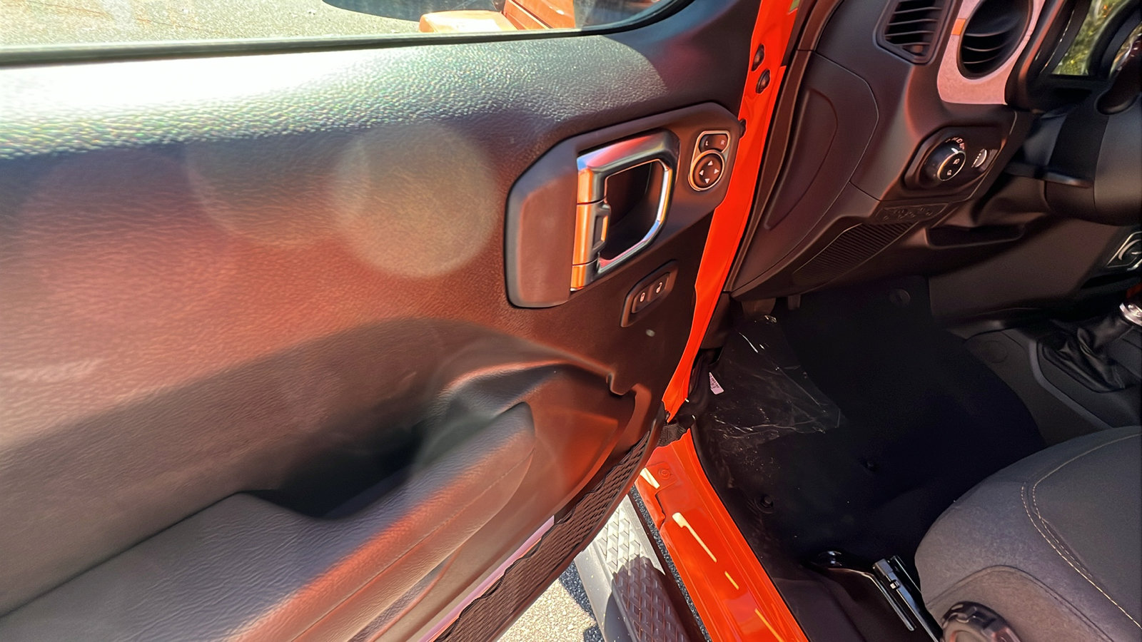 New 2025 Jeep Gladiator Sport image 14