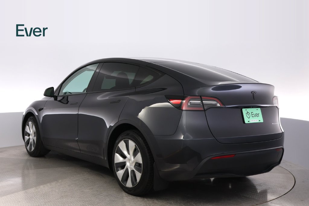 Used 2024 Tesla Model Y Long Range AWD/4WD image 17