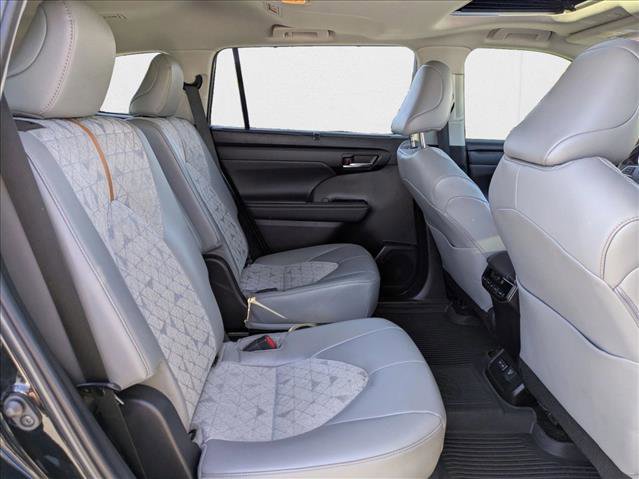 Used 2023 Toyota Highlander Bronze Edition image 20