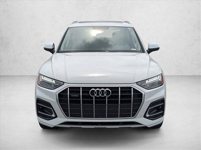Used 2023 Audi Q5 2.0T Premium w/ Convenience Package AWD/4WD image 2