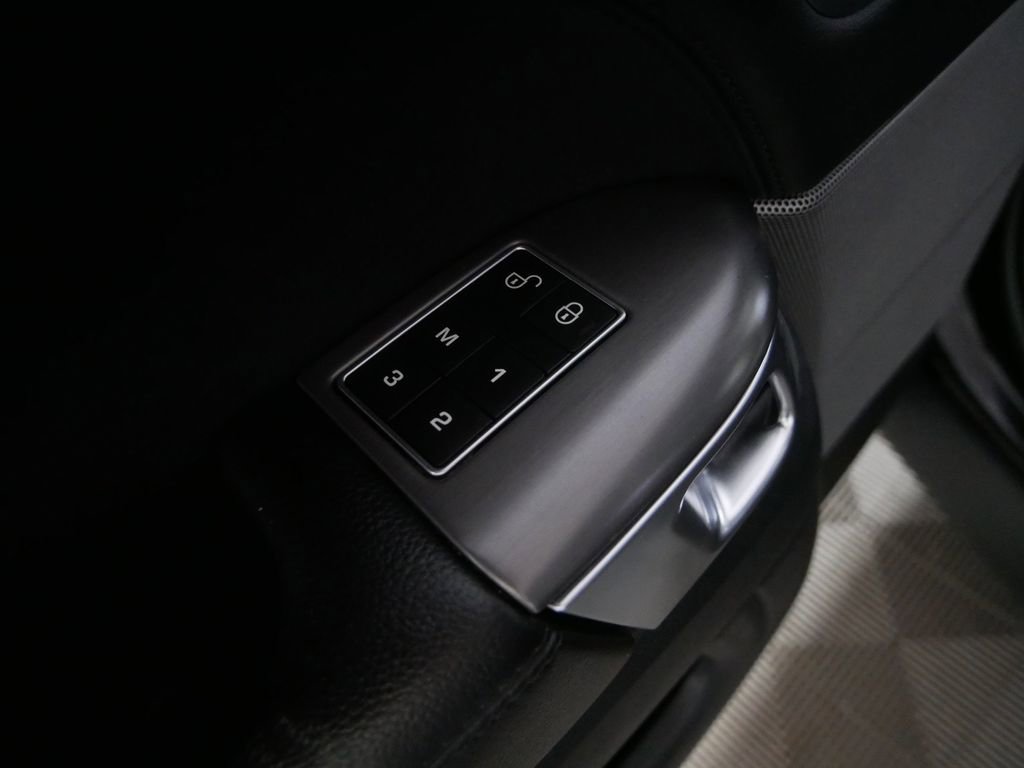 Used 2016 Land Rover Range Rover Sport SE image 15