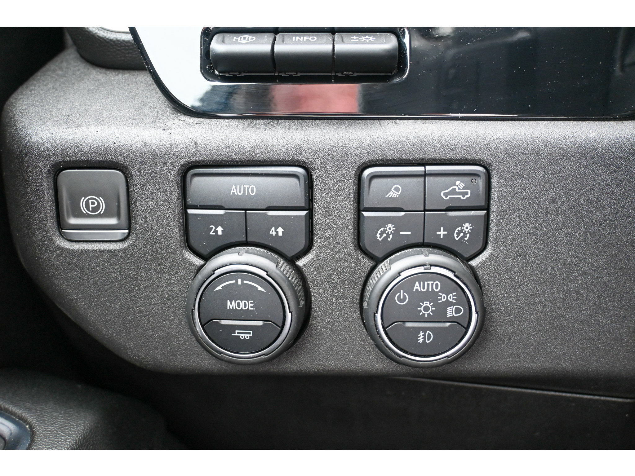 Used 2024 Chevrolet Silverado 1500 LTZ w/ LTZ Premium Package AWD/4WD image 43