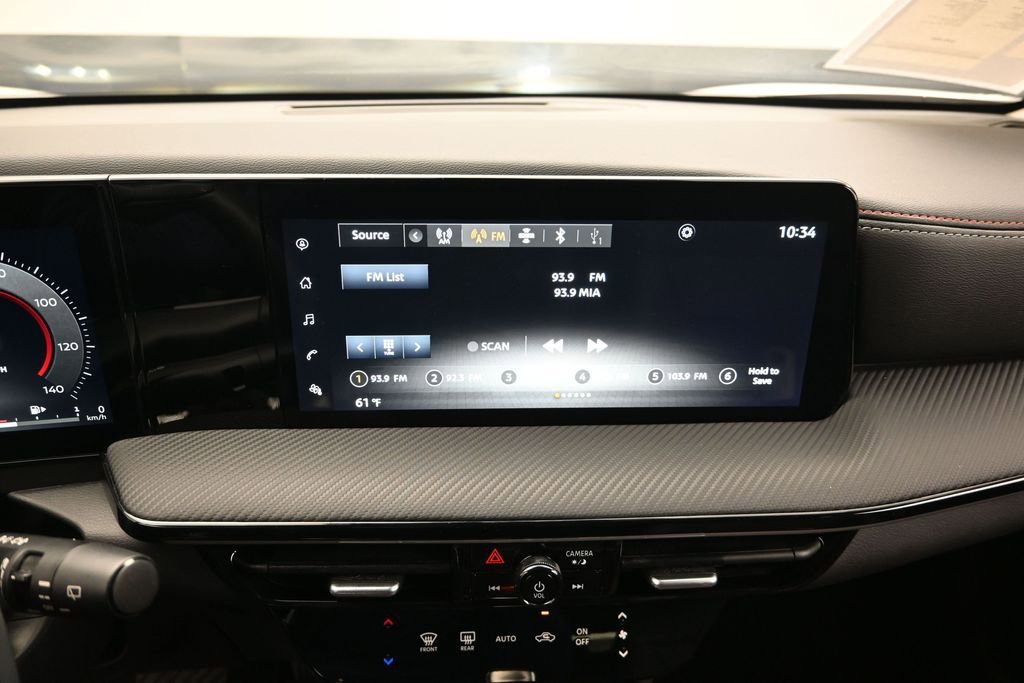 Used 2025 Nissan Kicks SR FWD image 13