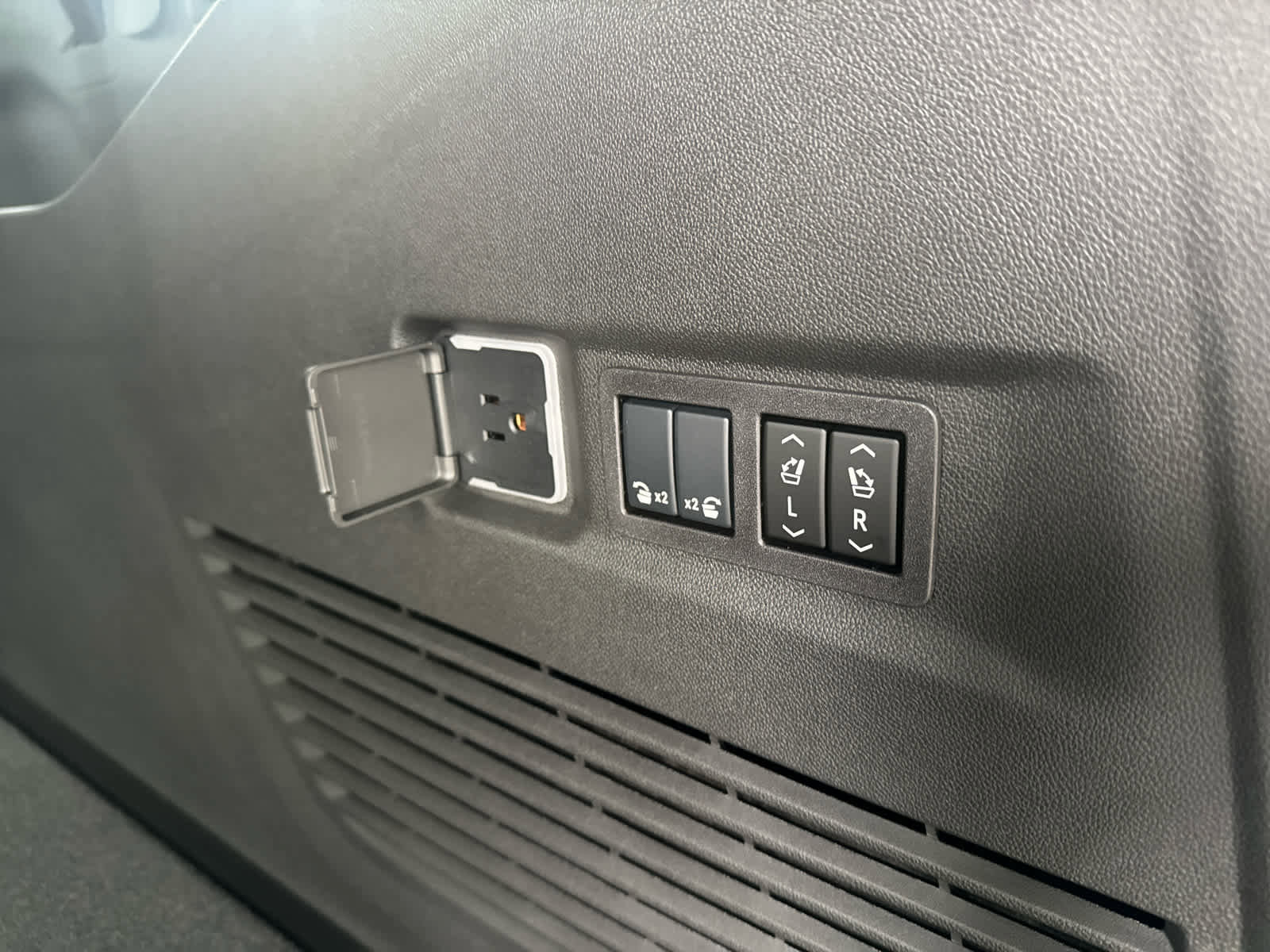 New 2026 Chevrolet Suburban Premier image 45