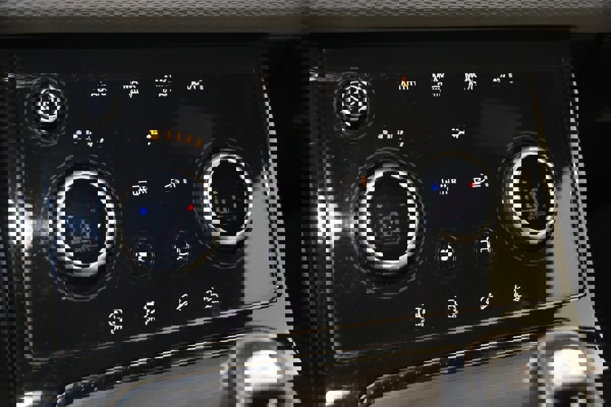 Used 2022 Land Rover Range Rover Evoque R-Dynamic S image 26