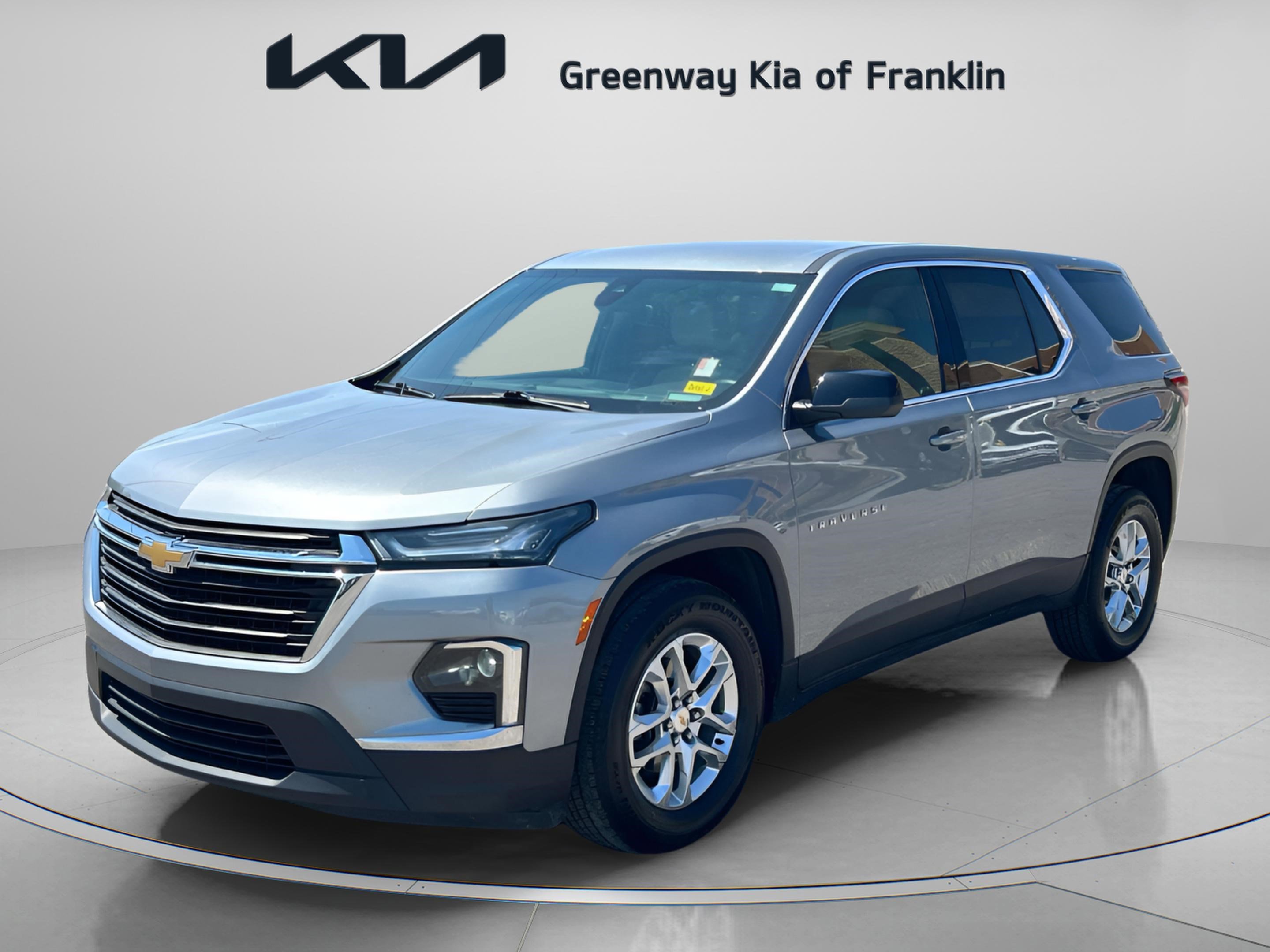 Used 2023 Chevrolet Traverse LS FWD image 4