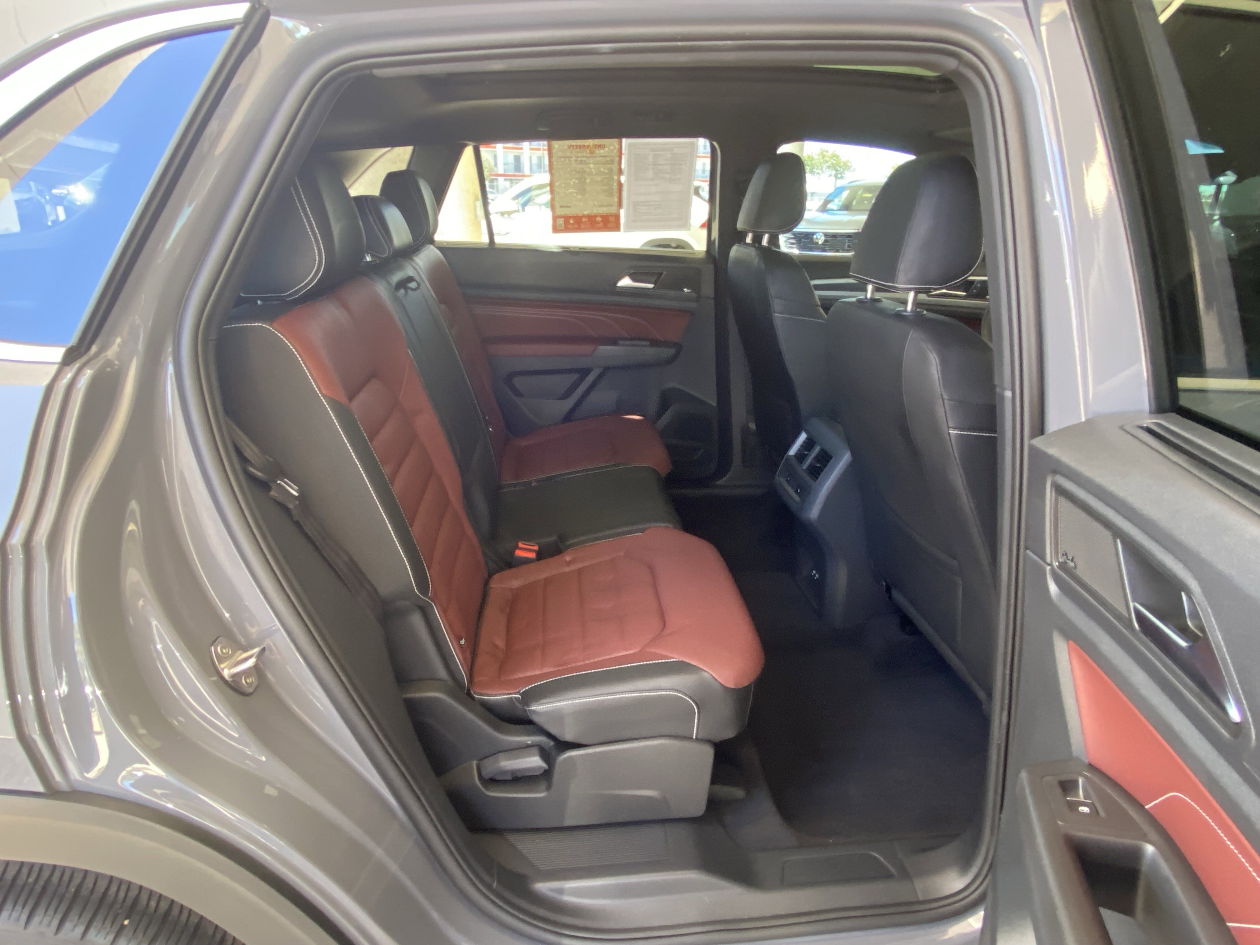 Certified 2023 Volkswagen Atlas Cross Sport SEL Premium R-Line AWD/4WD image 44