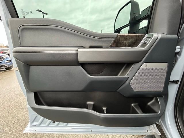 Used 2025 Ford F350 Lariat w/ Black Appearance Package image 36