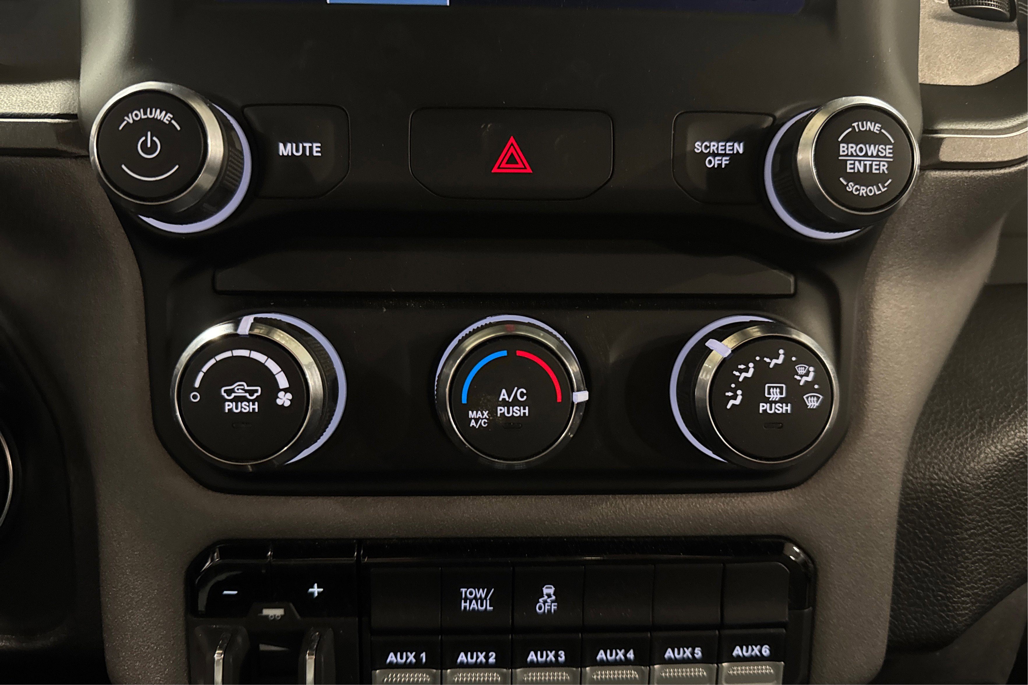 Used 2024 RAM 2500 Tradesman w/ Chrome Appearance Group image 35