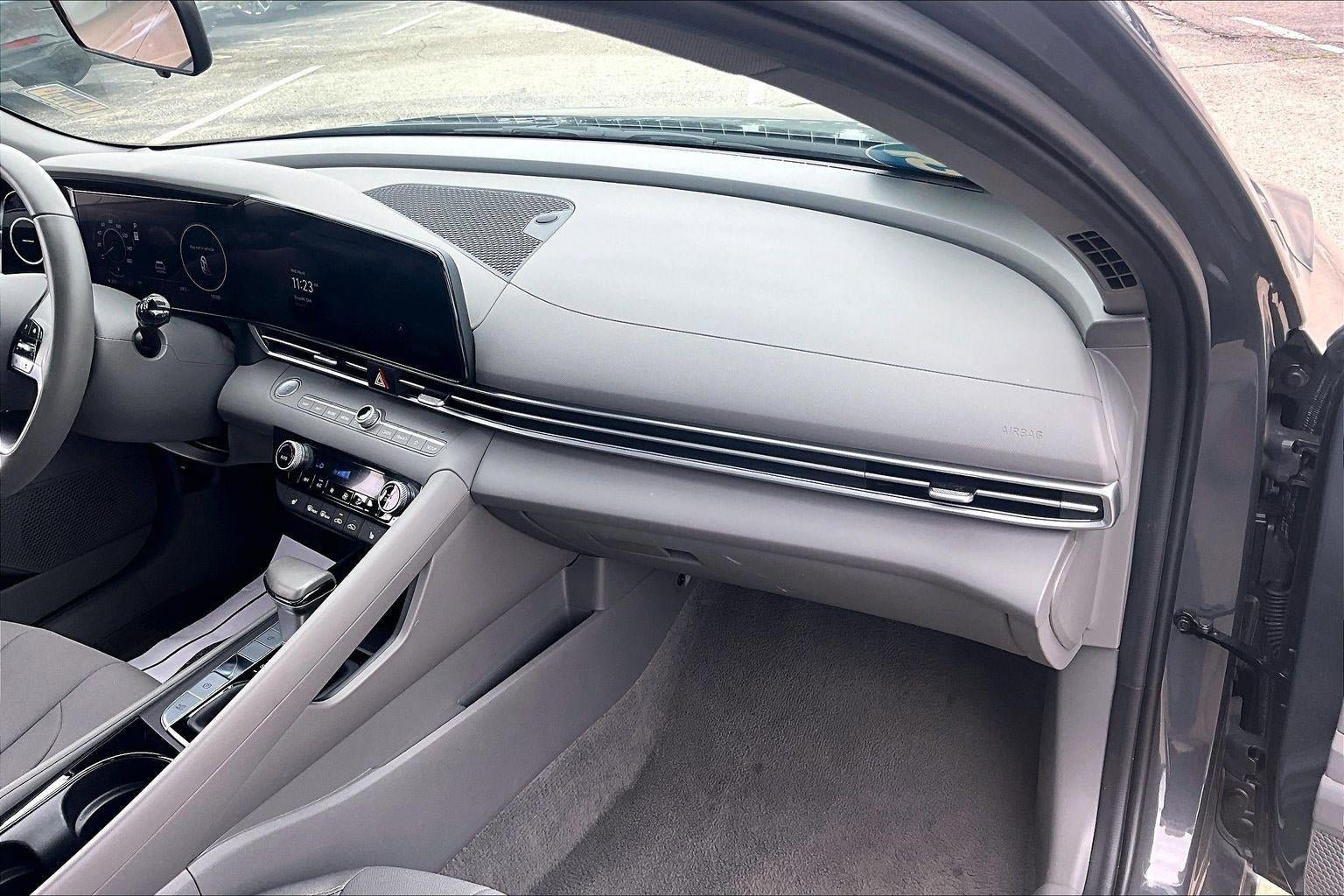 Used 2025 Hyundai Elantra SEL FWD image 26
