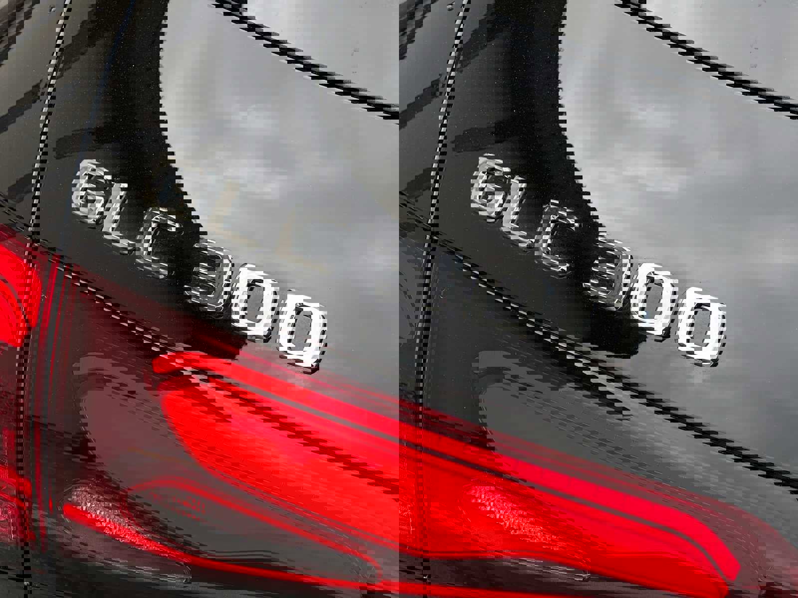 Used 2025 Mercedes-Benz GLC 300 4MATIC image 13