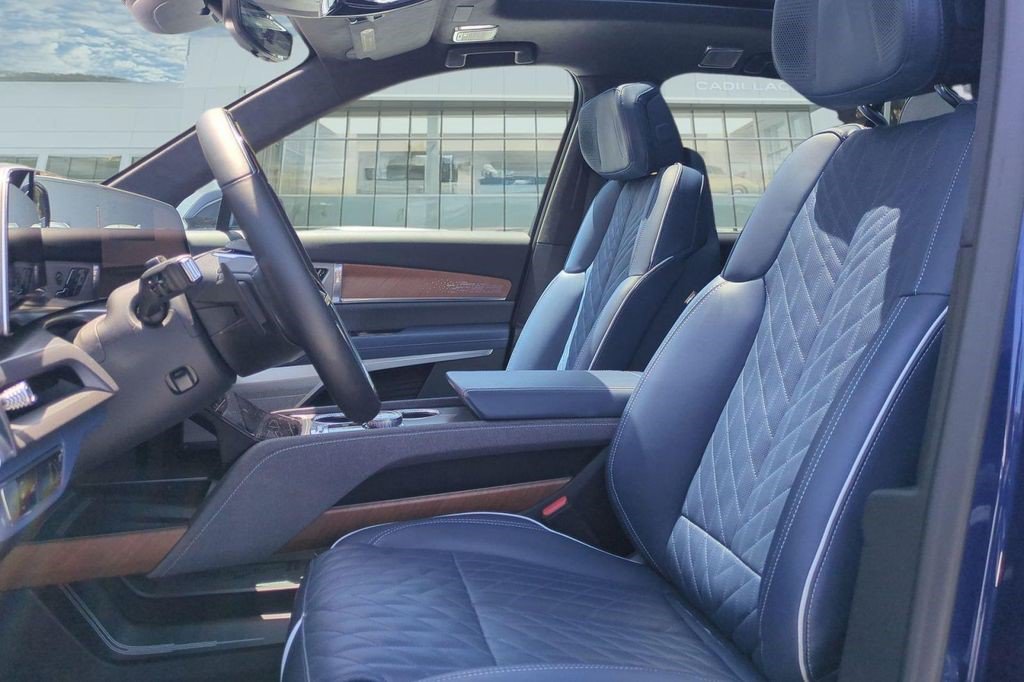 Certified 2026 Cadillac Vistiq Premium Luxury AWD/4WD image 13