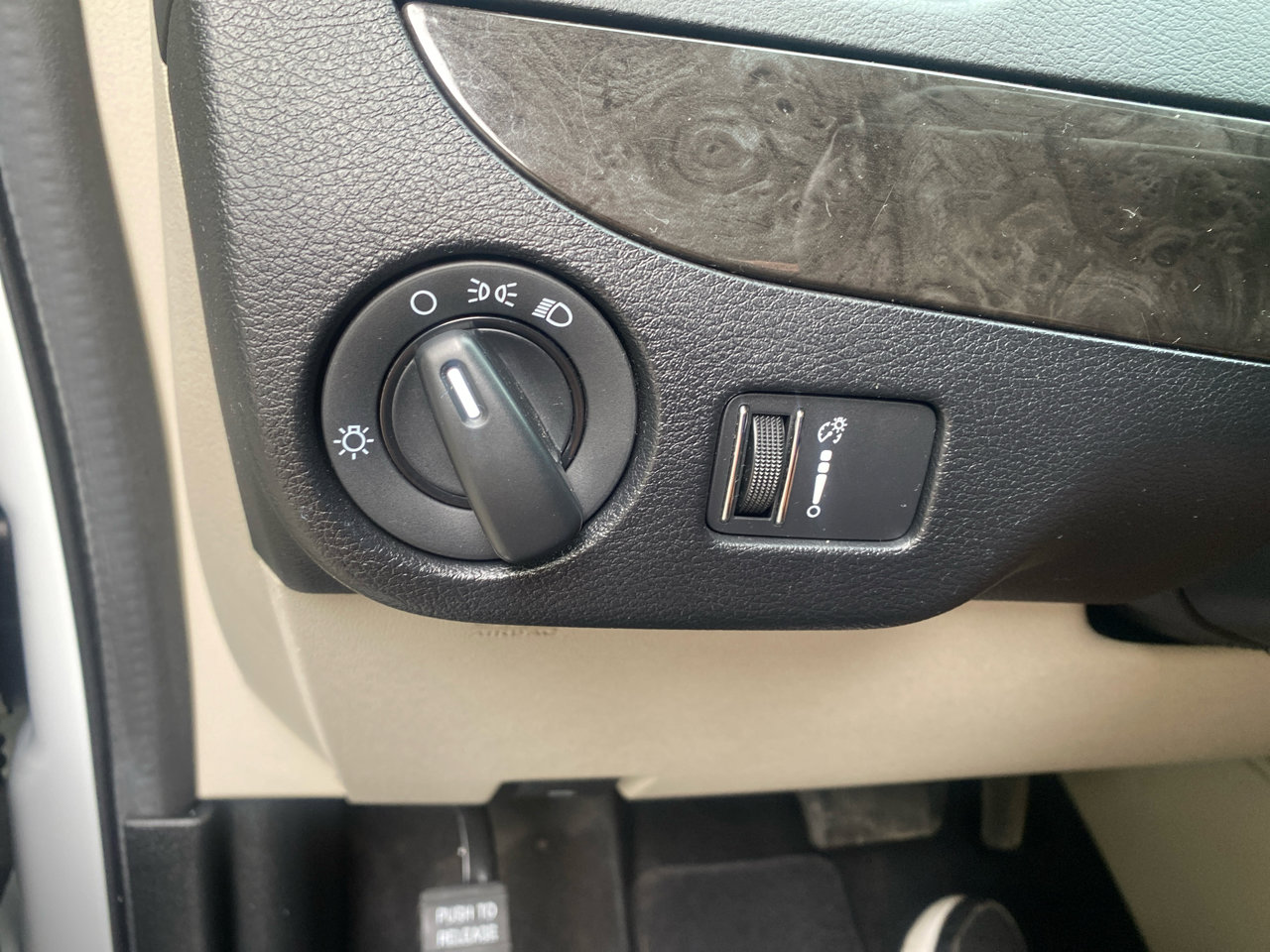 Used 2019 Dodge Grand Caravan SE w/ UConnect Hands-Free Group image 20