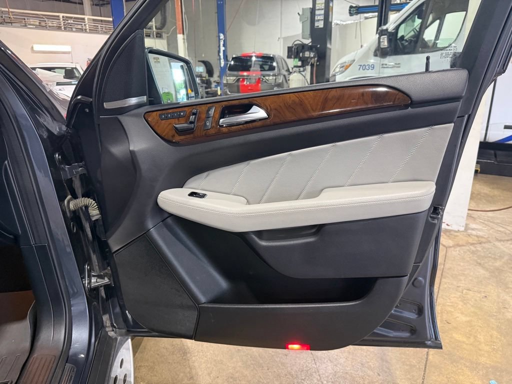 Used 2015 Mercedes-Benz GL 450 4MATIC image 41