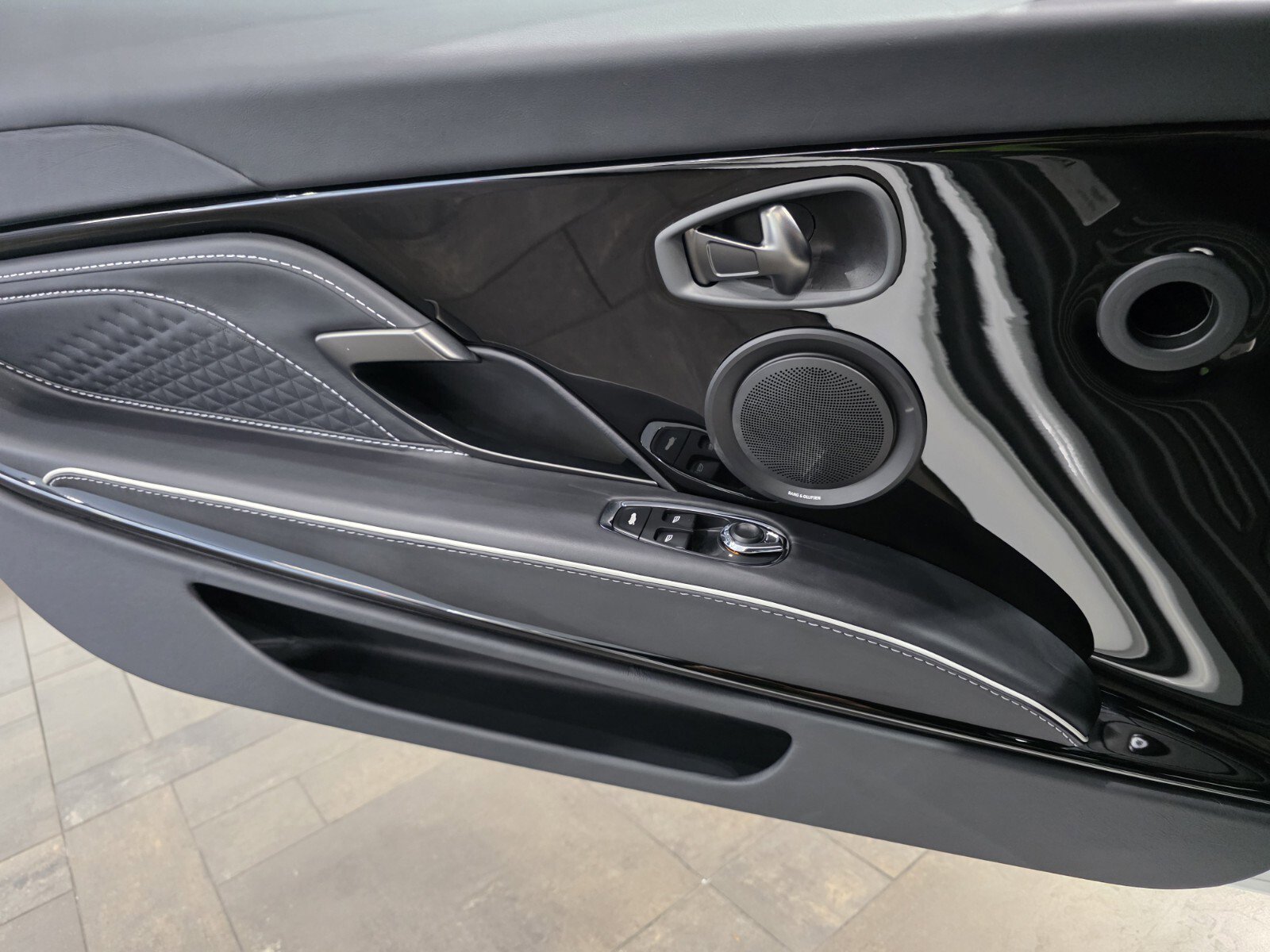 Used 2023 Aston Martin DBS Superleggera image 16