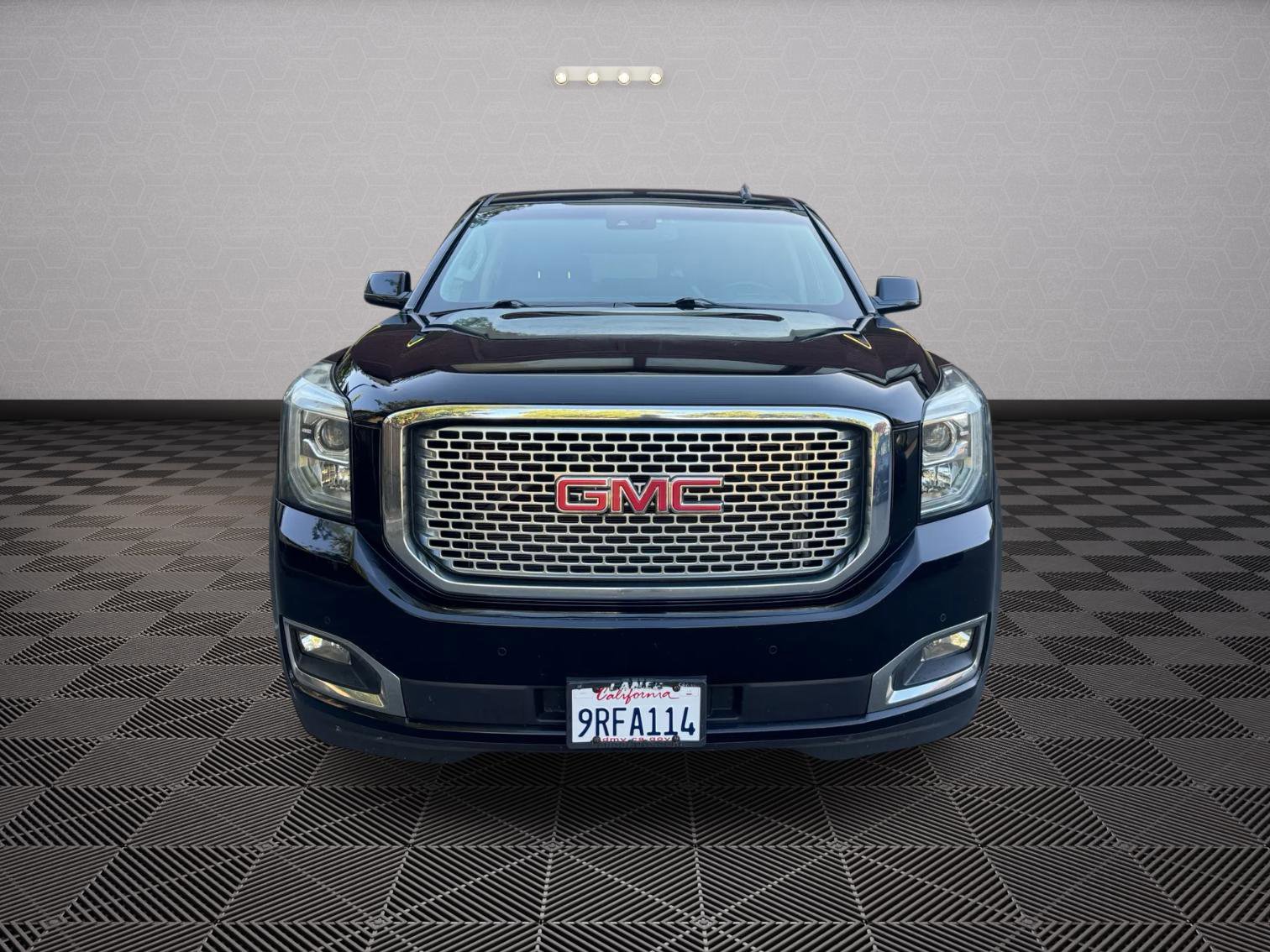 Used 2015 GMC Yukon XL Denali w/ Touring Package image 2