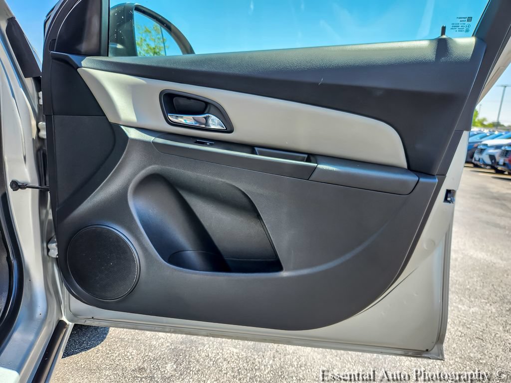 Used 2013 Chevrolet Cruze LS FWD image 19