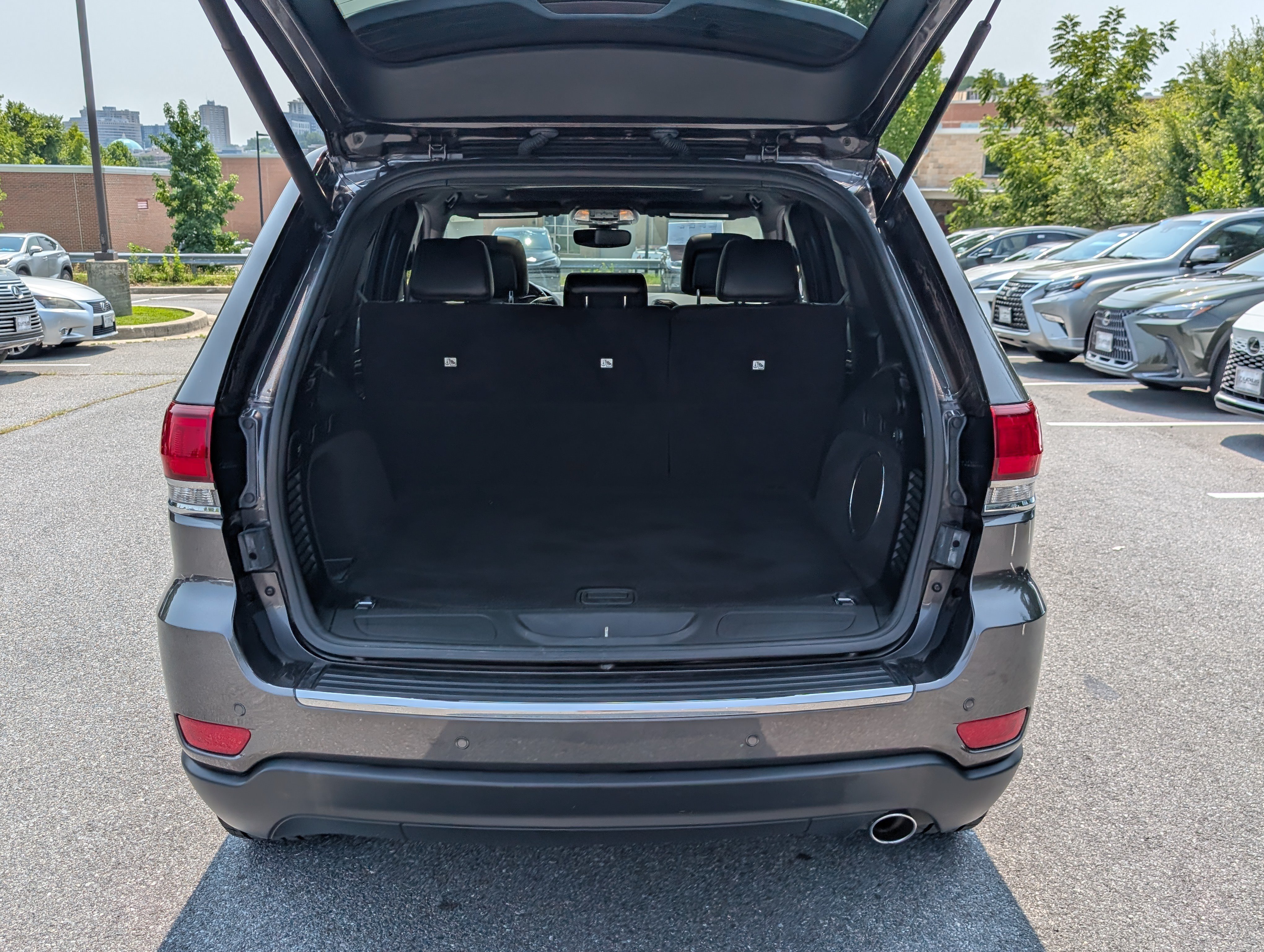 Used 2020 Jeep Grand Cherokee Limited w/ Luxury Group II AWD/4WD image 13