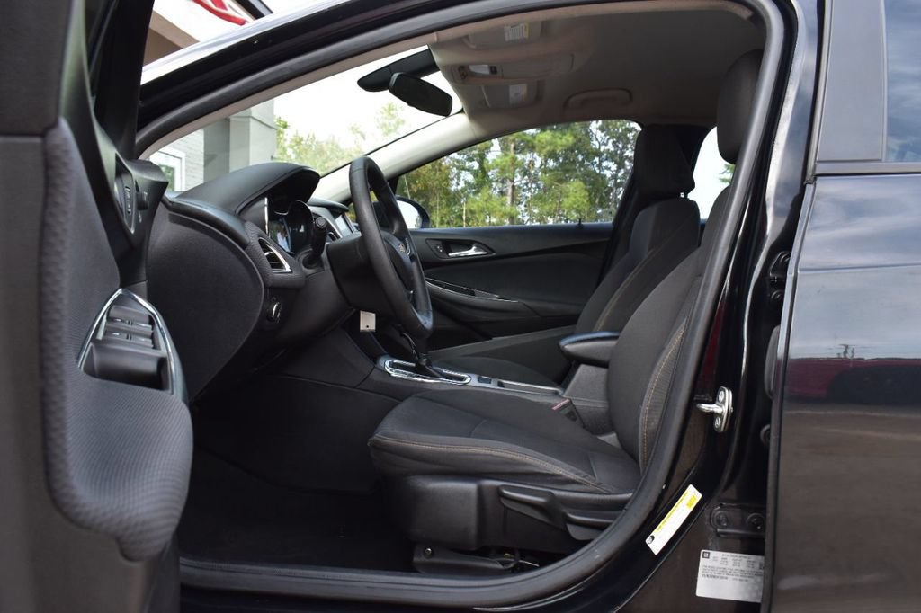 Used 2017 Chevrolet Cruze LS FWD image 13