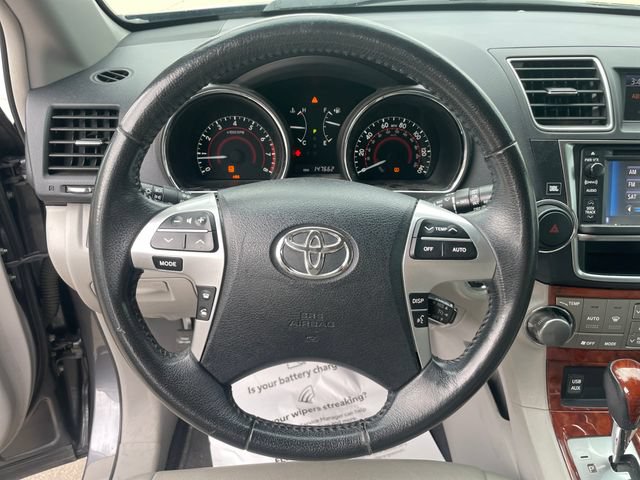 Used 2013 Toyota Highlander Limited FWD image 25