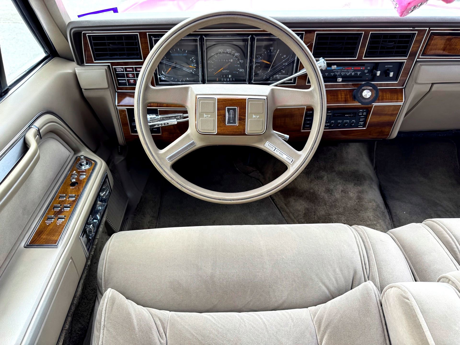 Used 1989 Lincoln Town Car Signature RWD image 33