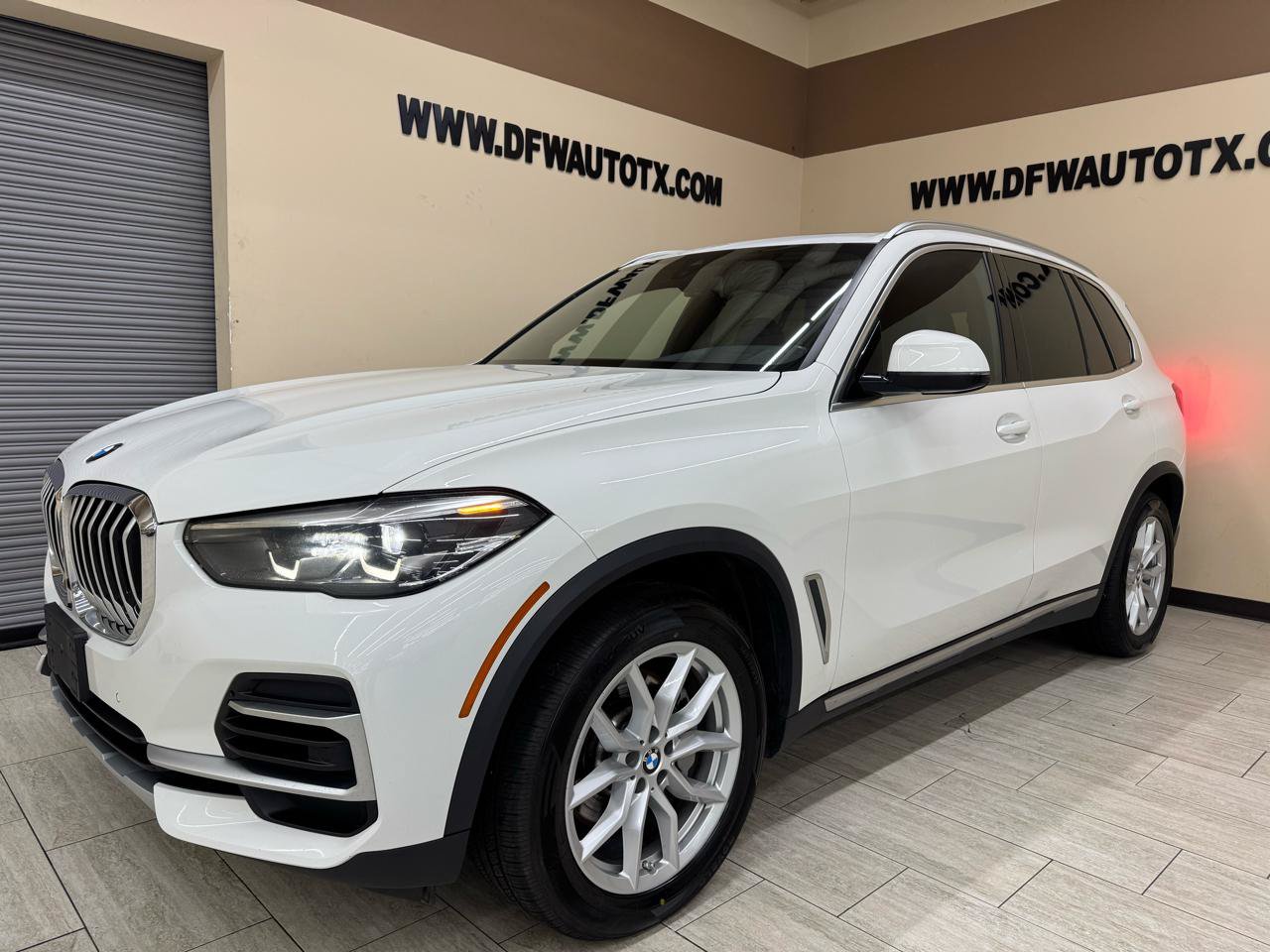 Used 2022 BMW X5 xDrive40i AWD/4WD image 2