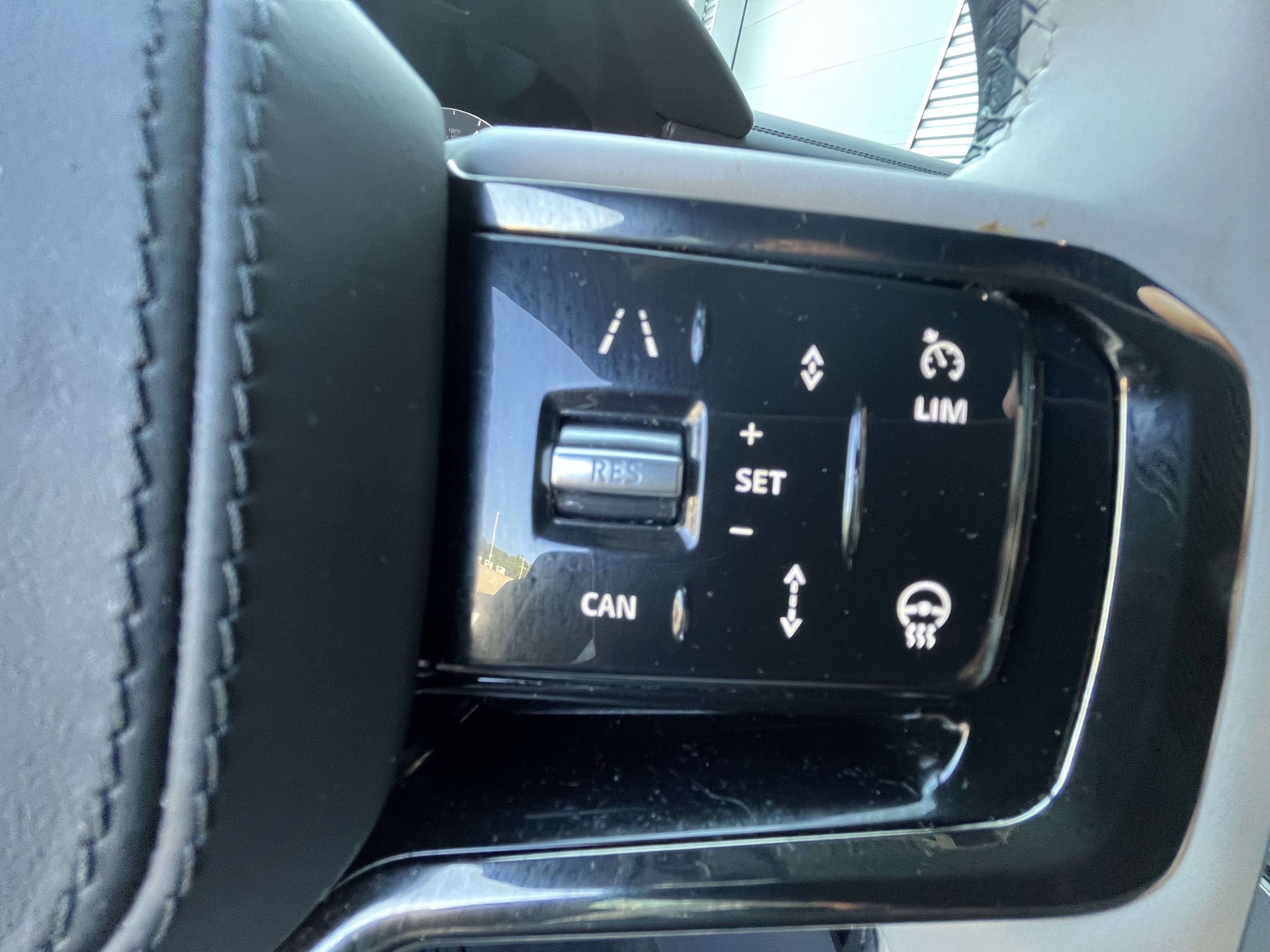 Certified 2026 Land Rover Range Rover Velar Dynamic SE AWD/4WD image 21