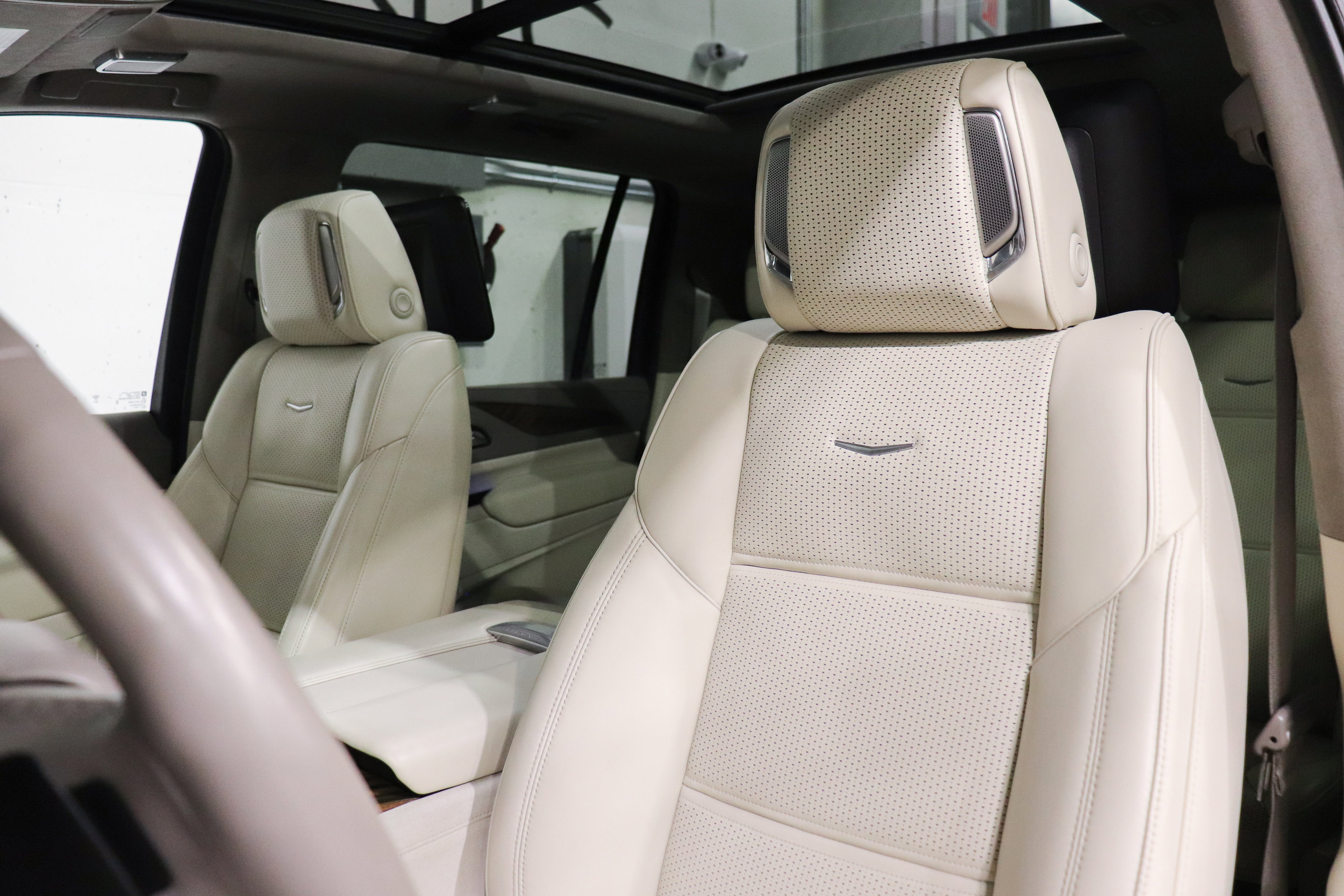 Used 2022 Cadillac Escalade ESV Sport Platinum image 14