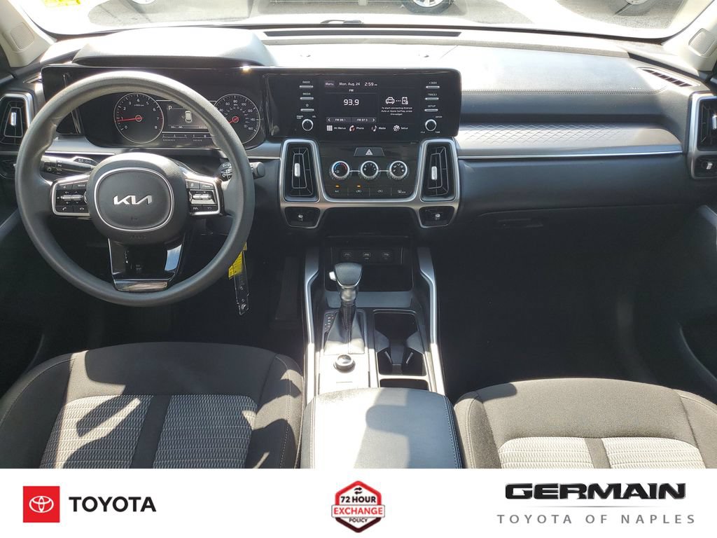 Used 2023 Kia Sorento LX AWD/4WD image 18