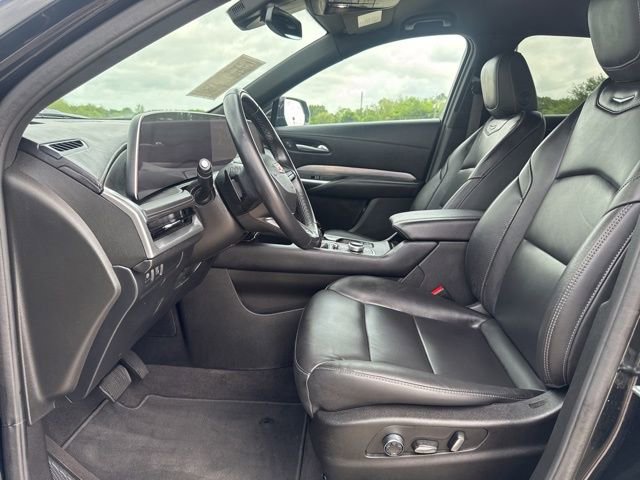 Used 2025 Cadillac XT4 Premium Luxury FWD image 2