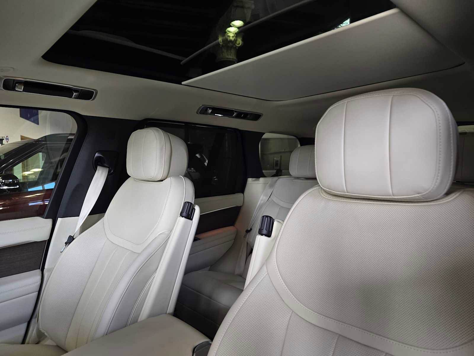 New 2026 Land Rover Range Rover SE image 23