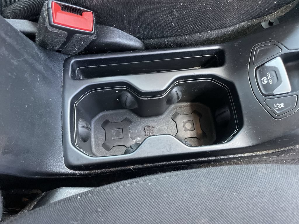 Used 2019 Jeep Renegade Latitude FWD image 28