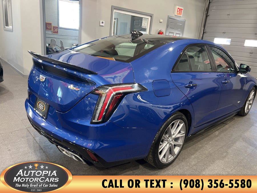 Used 2022 Cadillac CT4 V RWD image 5