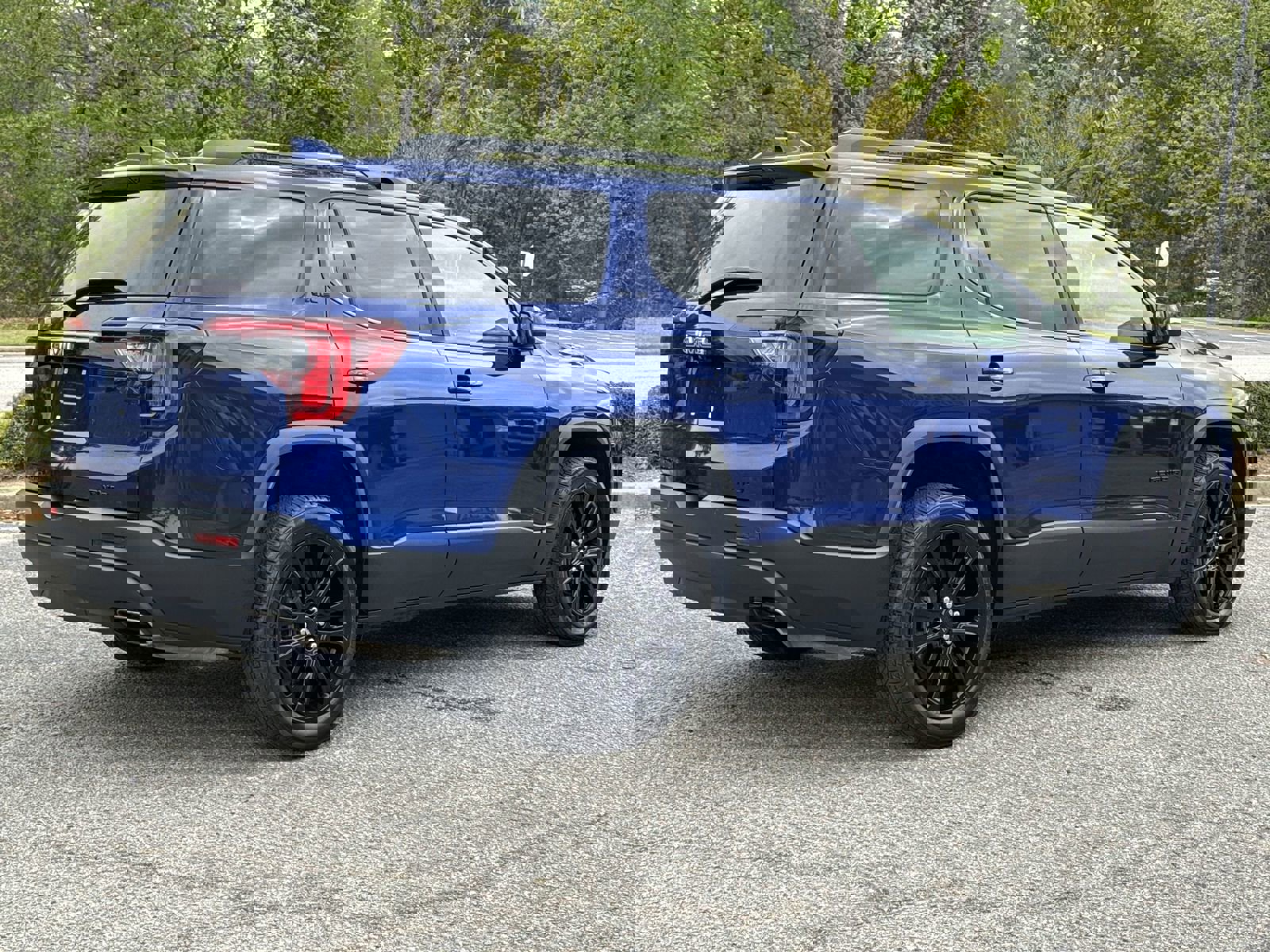 Certified 2023 GMC Acadia SLE w/ Driver Convenience Package image 9