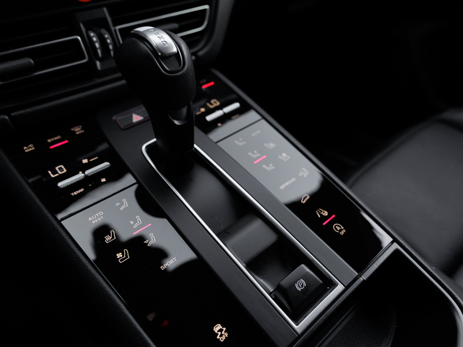 Certified 2026 Porsche Macan AWD/4WD image 22