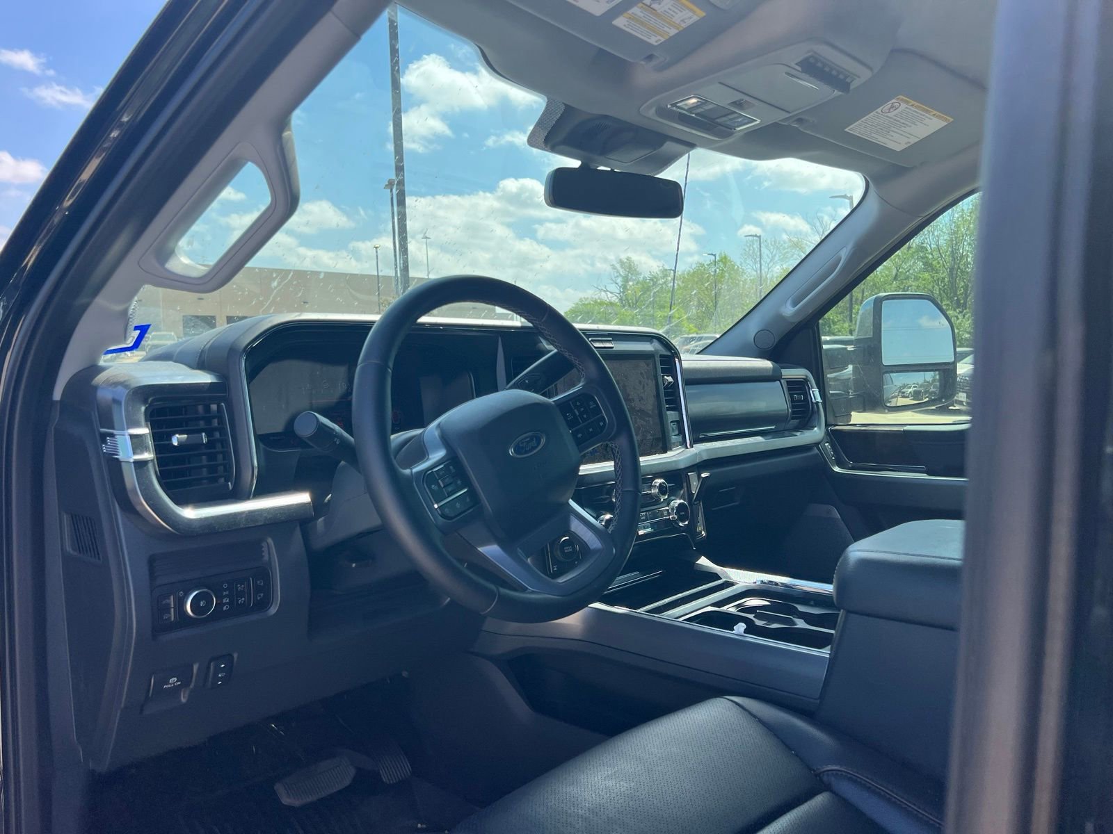 Used 2025 Ford F250 Lariat w/ Lariat Ultimate Package image 22