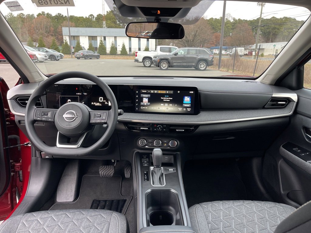 Used 2025 Nissan Kicks SV image 8
