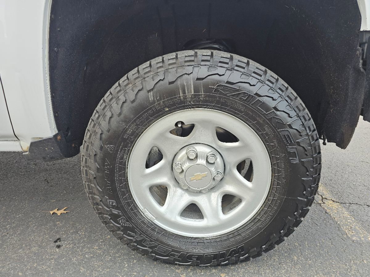 Used 2017 Chevrolet Silverado 1500 W/T w/ Trailering Package image 8