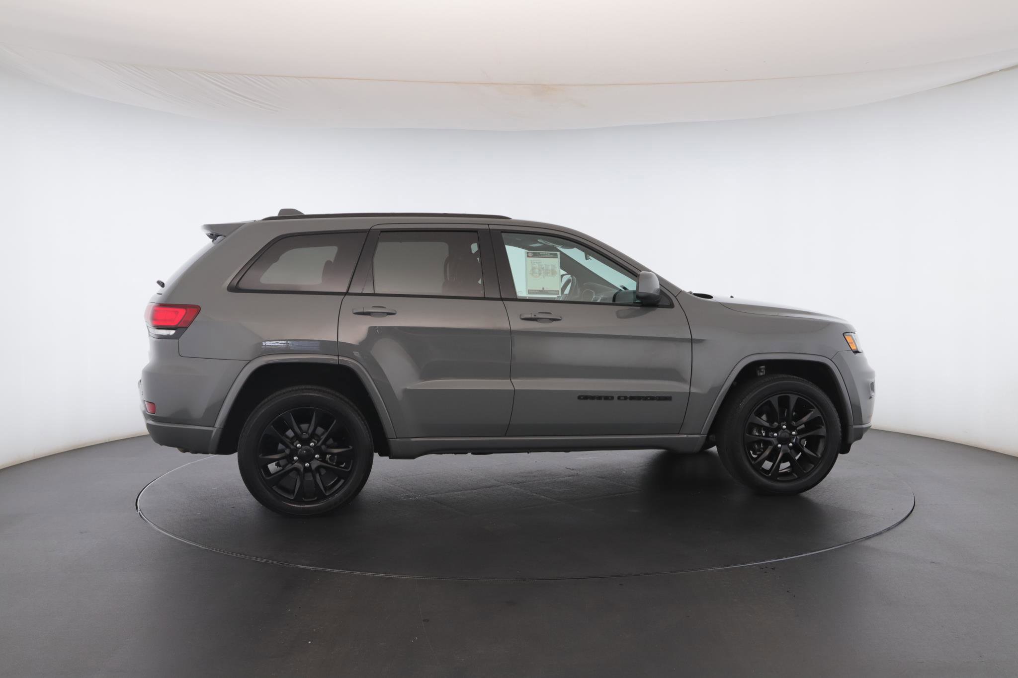 Used 2021 Jeep Grand Cherokee Laredo X image 33