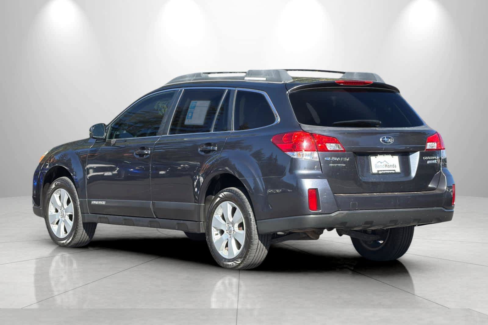 Used 2010 Subaru Outback 2.5i Premium AWD/4WD image 6