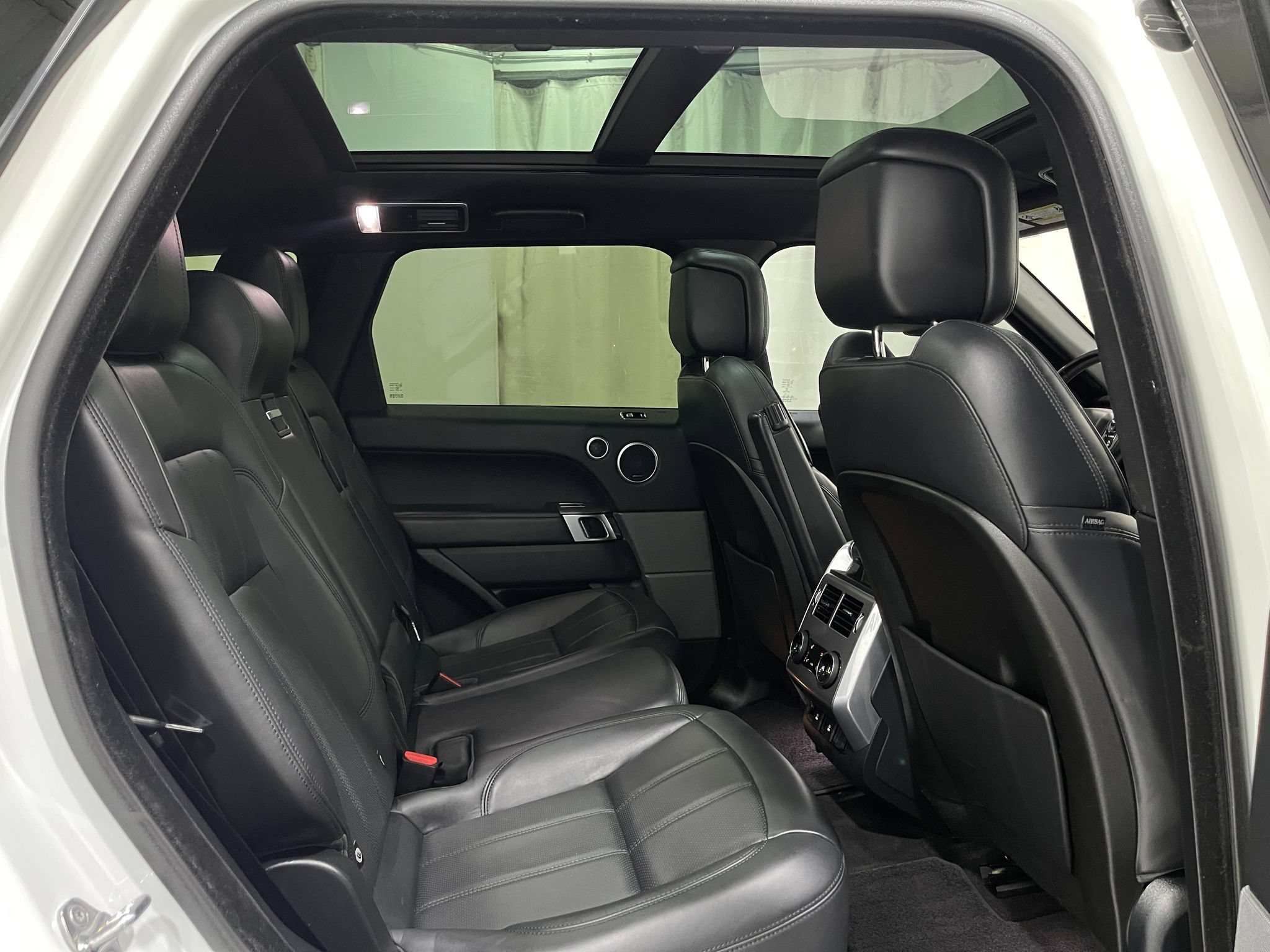 Used 2020 Land Rover Range Rover Sport HSE AWD/4WD image 31