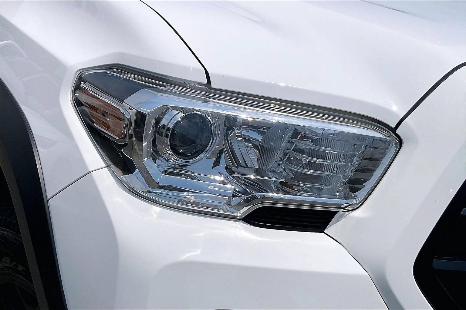 Used 2019 Toyota Tacoma SR w/ SX Package AWD/4WD image 26
