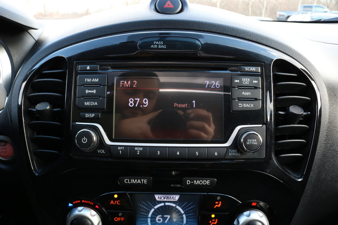 Used 2015 Nissan Juke SV w/ Cold Weather Package image 25