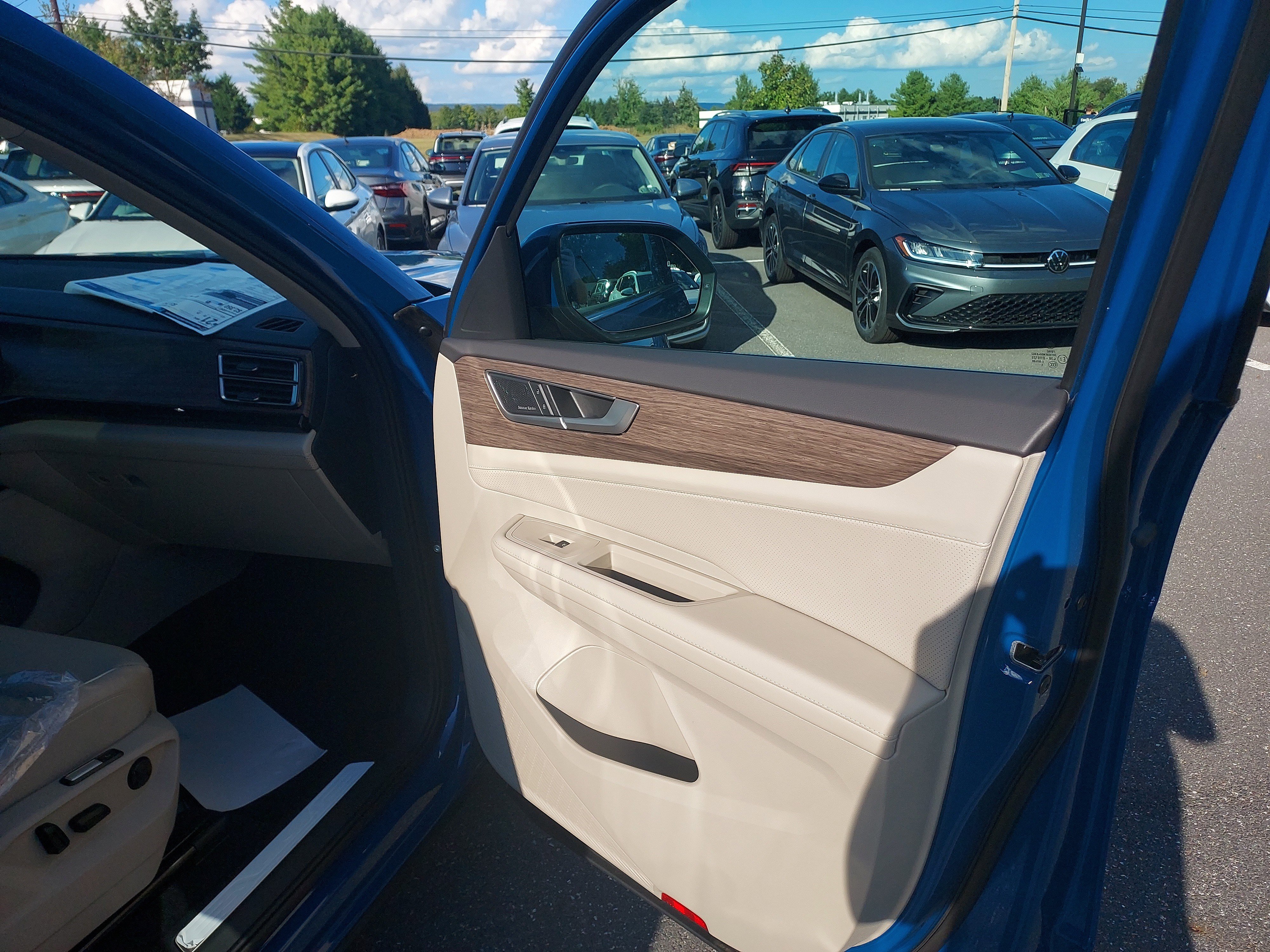 New 2026 Volkswagen Atlas SEL Premium R-Line image 25