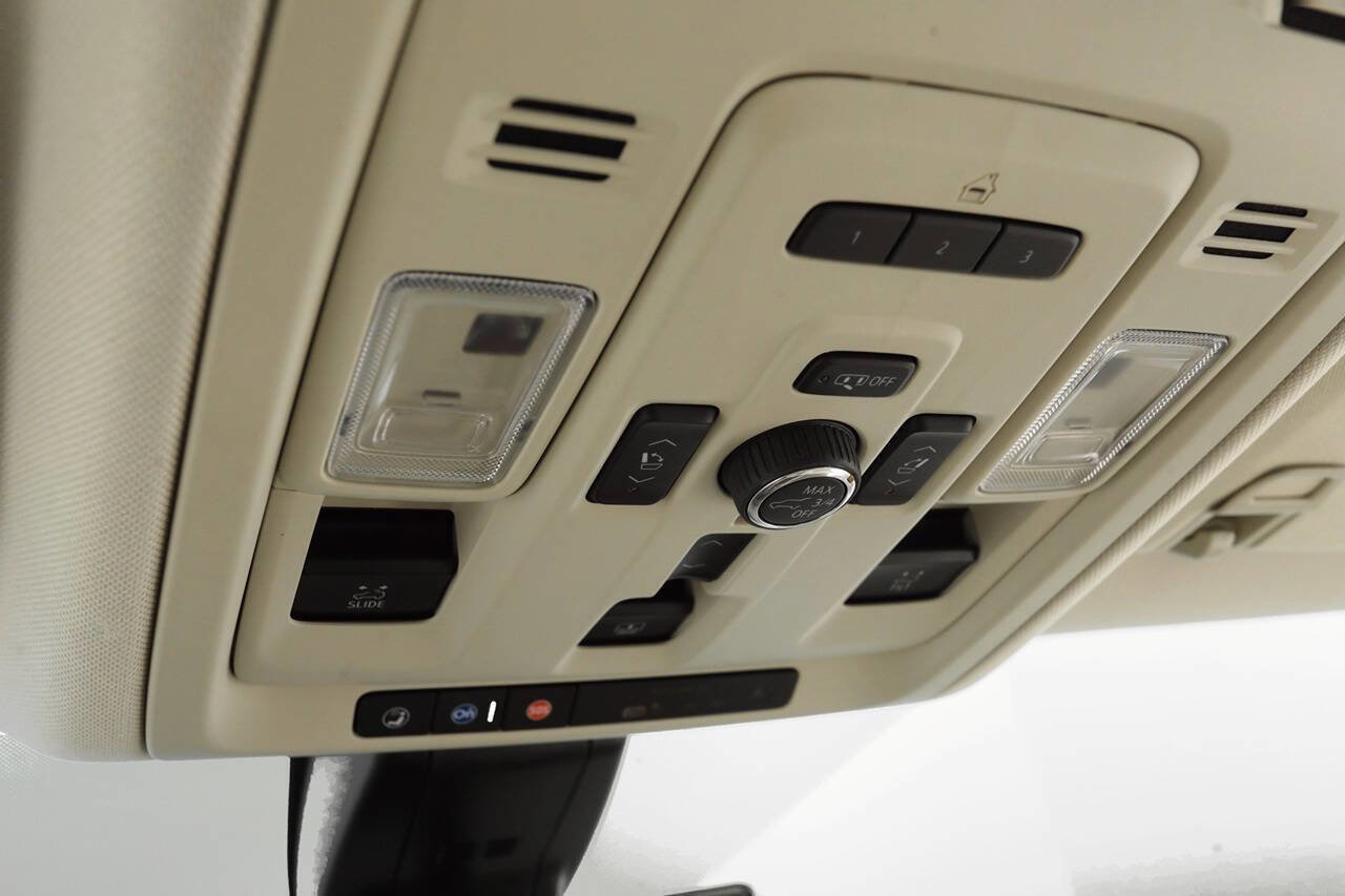 Used 2021 GMC Yukon Denali w/ Denali Premium Package image 27