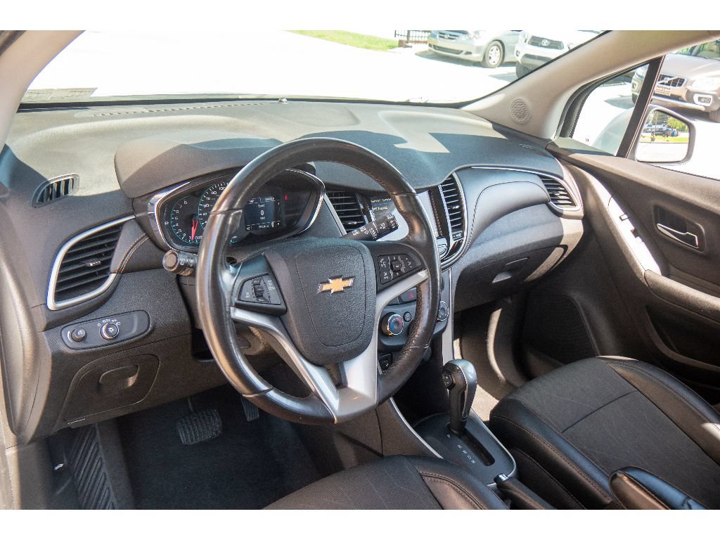 Used 2018 Chevrolet Trax LT w/ LT Convenience Package AWD/4WD image 12