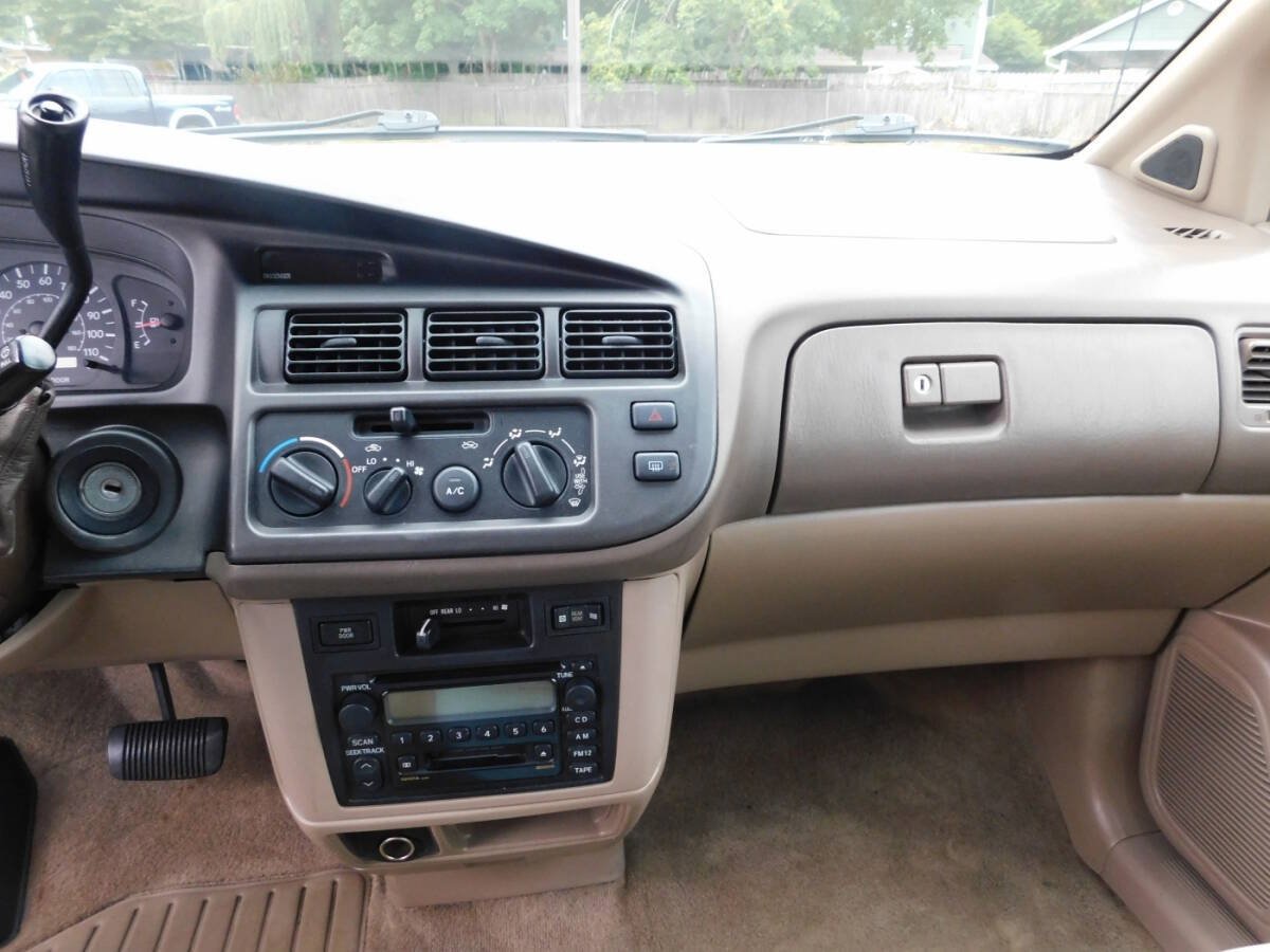 Used 2000 Toyota Sienna LE w/ LE Extra Value Pkg FWD image 8
