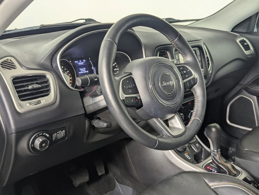 Used 2018 Jeep Compass Latitude w/ Cold Weather Group AWD/4WD image 11