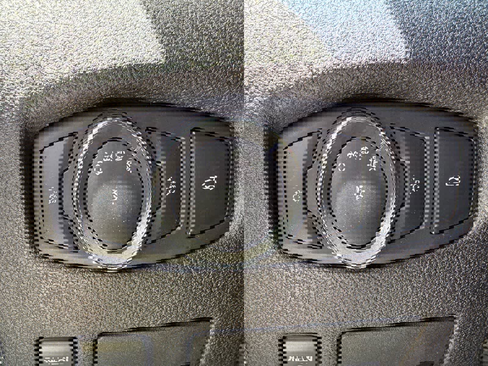 Used 2017 Lincoln Continental Premiere FWD image 12